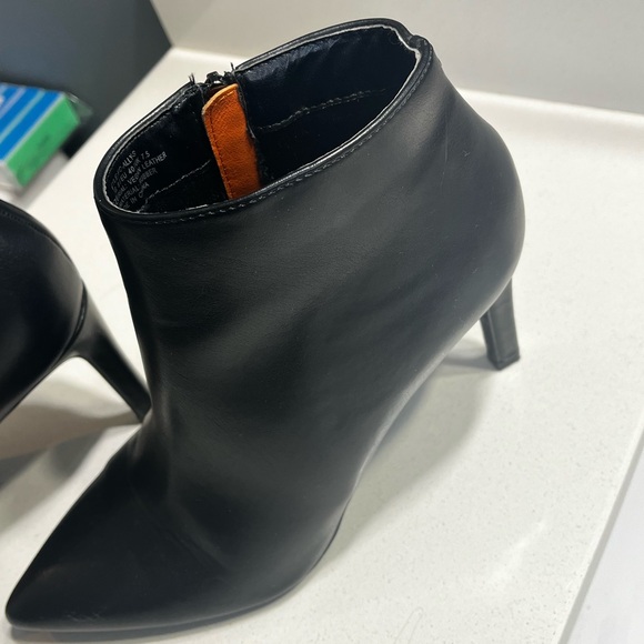 French Connection Sleek Black Ankle Booties Sz9 - Picture 9 of 10